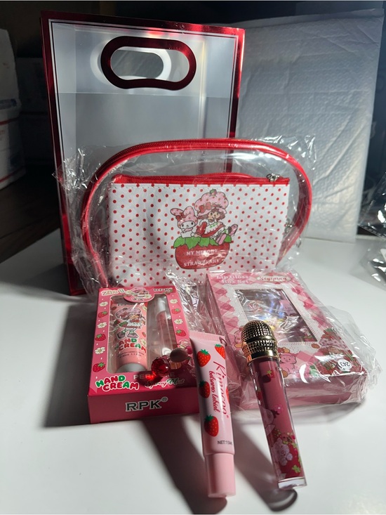 Strawberry Shortcake Accessories - 🍓 Strawberry-Themed Beauty Gift Set – Cosmetic Bag, Lip Gloss, Hand Cream & More